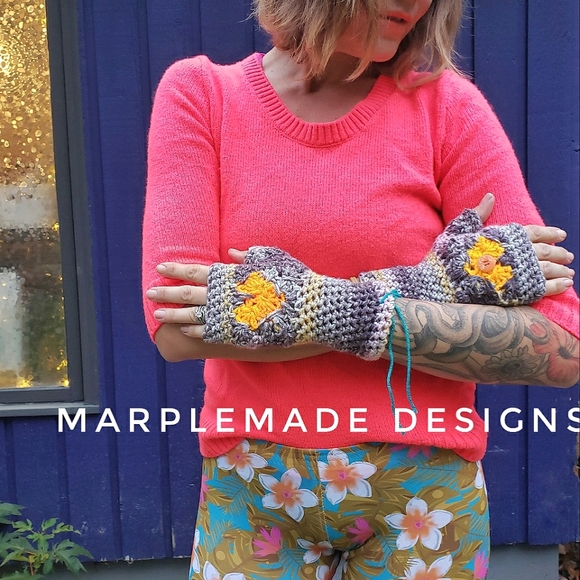 NWT* Handmade Fingerless gloves💜 super soft acrylic yarn, MarpleMade Designs, - Picture 1 of 9